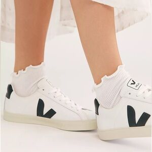 VEJA Sneakers as seen on Meghan Markle women size 6 preowned